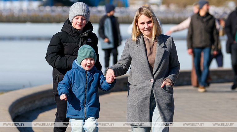 В Беларуси с 1 мая вырастут размеры государственных пособий семьям, воспитывающим детей