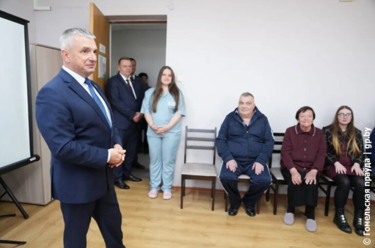 Председатель облисполкома Иван Крупко ознакомился с реконструкцией Уваровичского социального пансионата «Луговой»